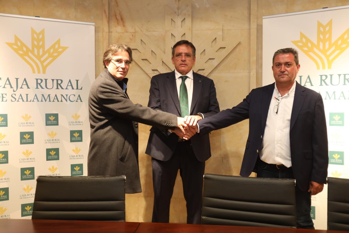 Caja Rural de Salamanca renueva convenio con la Asociación de Taxistas Radio Auto Taxi de Salamanca