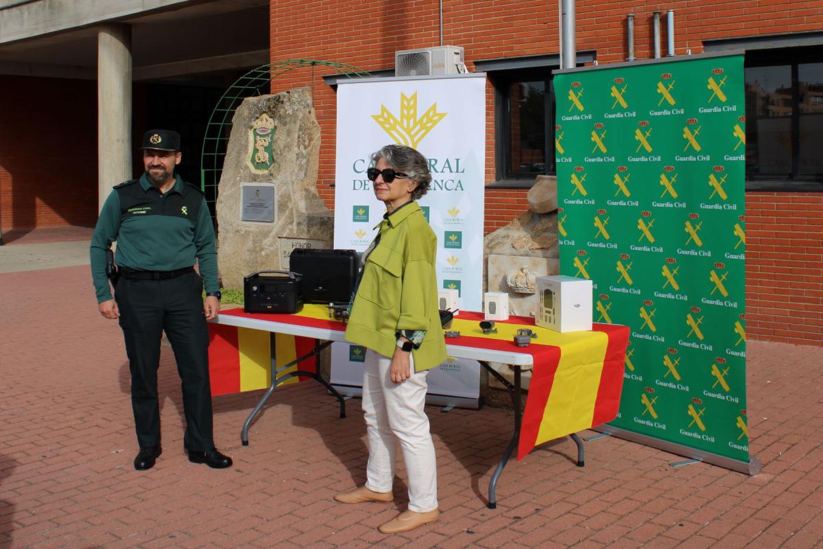 Caja Rural de Salamanca dona un dron de última generación a la Guardia Civil