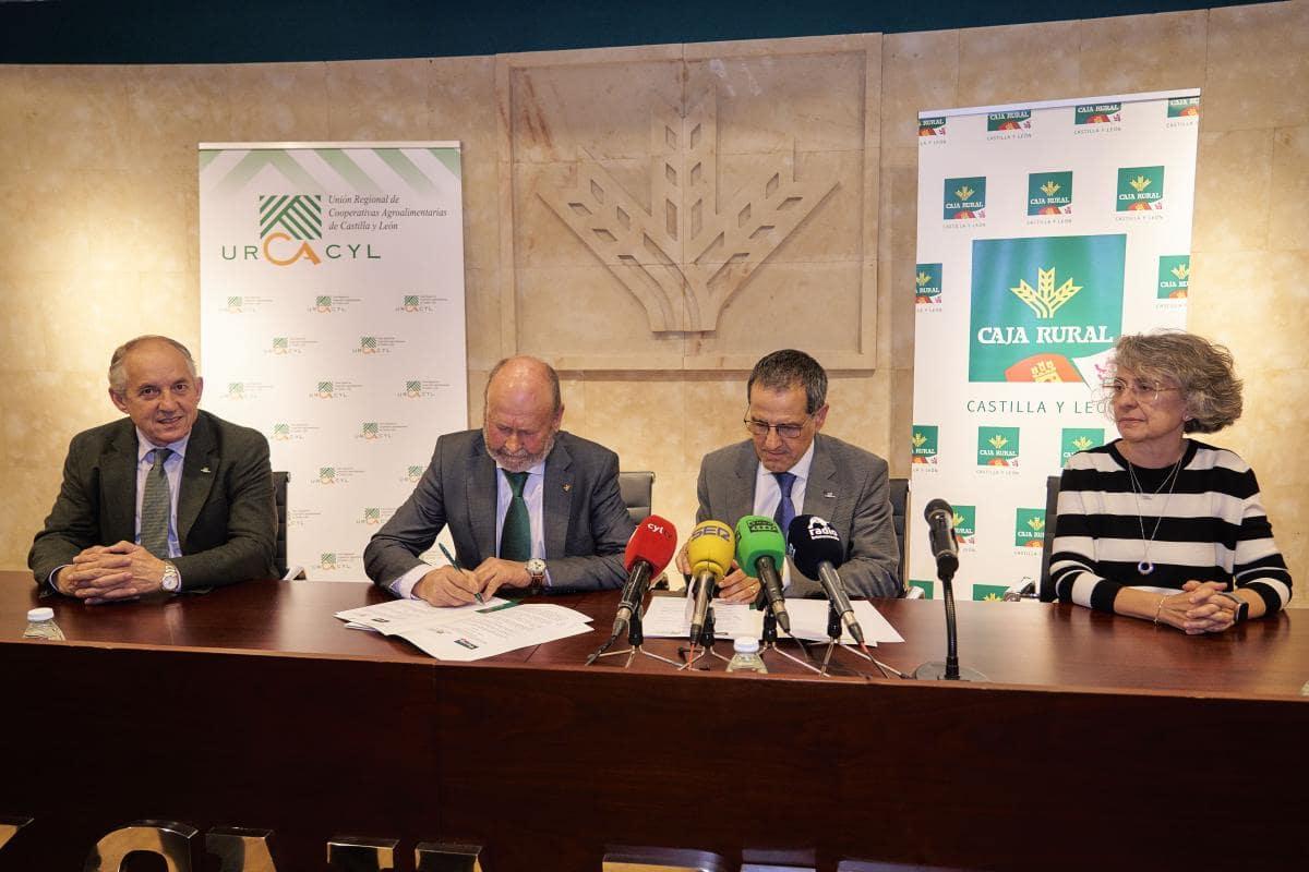 La Unión de Cajas Rurales de Castilla y León (UCAR) y la Unión Regional de Cooperativas Agroalimentarias de Castilla y León (URCACYL) renuevan el convenio de colaboración
