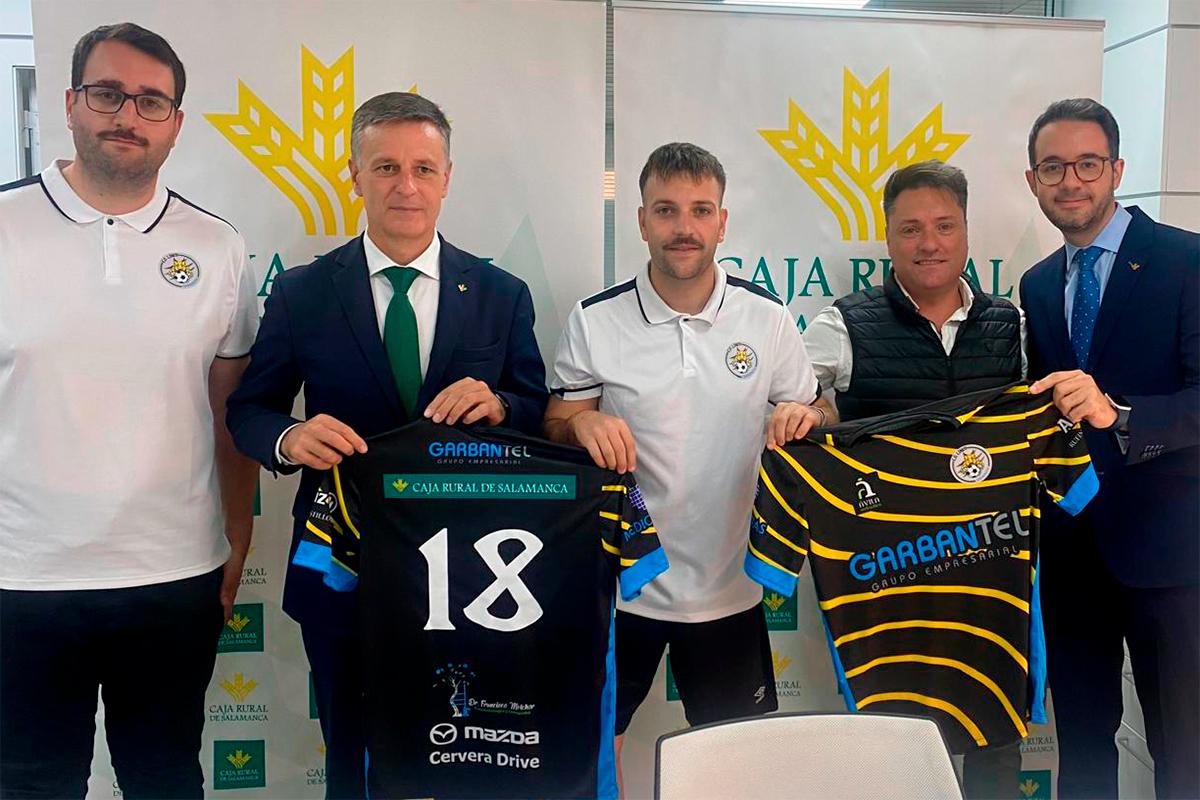 Caja Rural de Salamanca al lado del de la Escuela Deportiva Linko y del Club de Atletismo Puente Romanillos