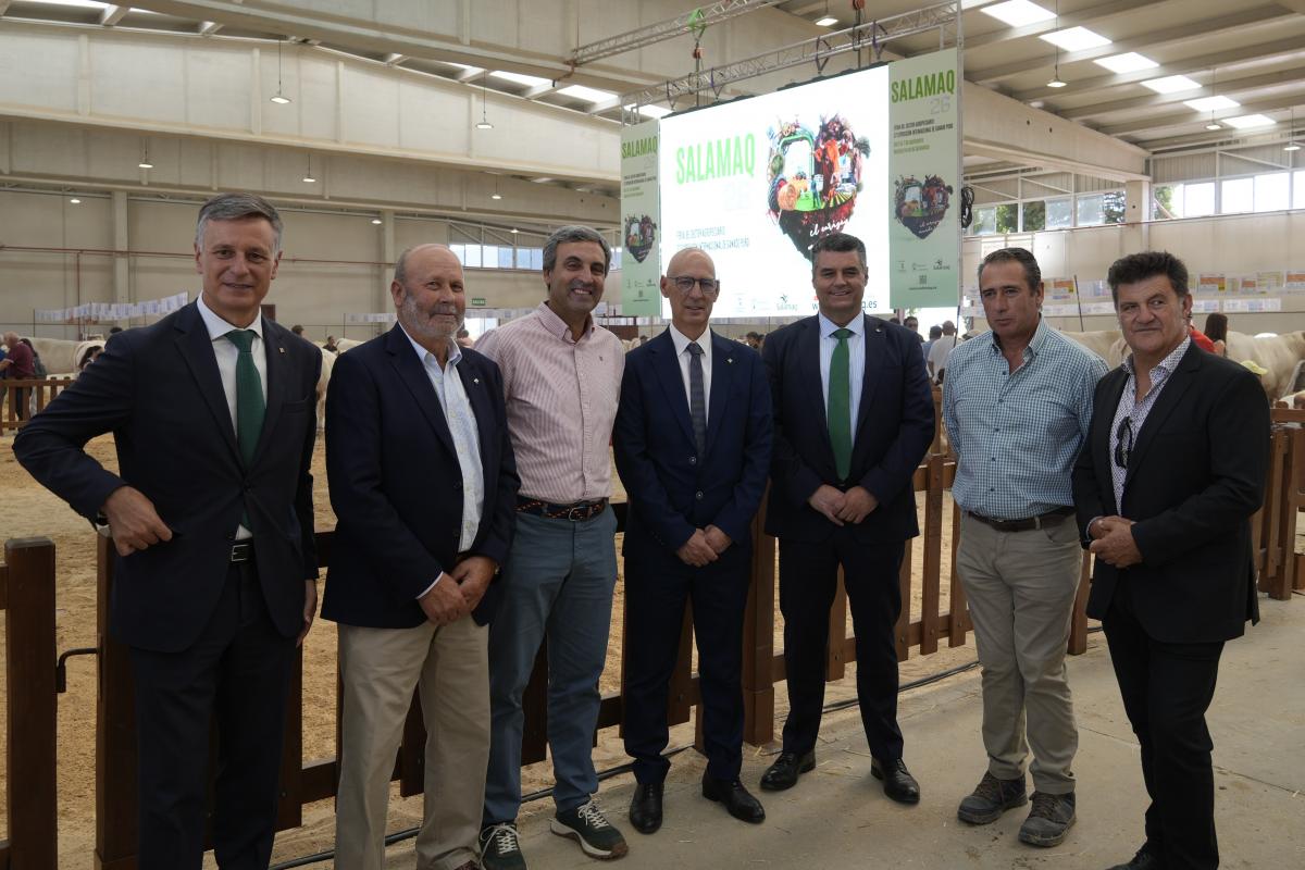 Renovación de los convenios de colaboración entre la entidad financiera y la Unión de Criadores de Ganado Vacuno Selecto de Raza Charolesa de España (UCHAE) y la Asociación de Ganado Vacuno Charolés de España